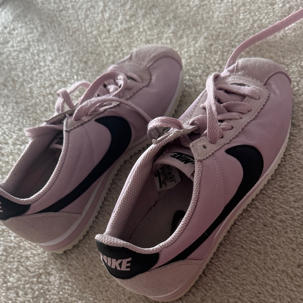 Nike Women's Purple and Black Sneakers